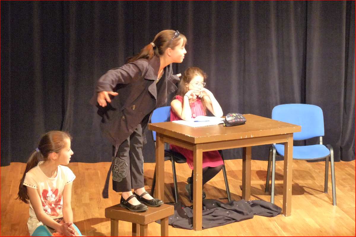 725